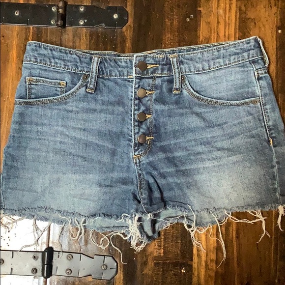 AE SHORTS - Picture 2 of 3